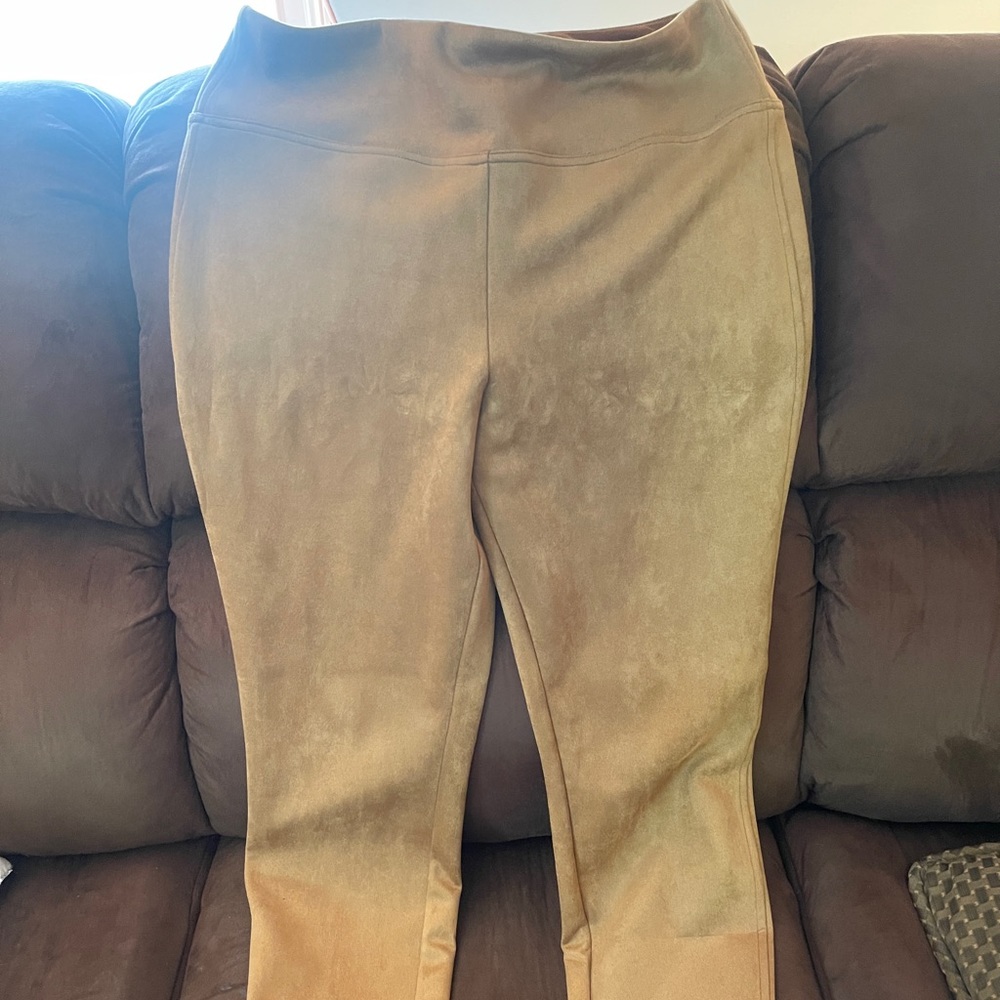 Size L Nine West faux suede leggings (mustard color)